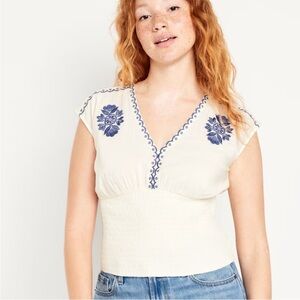 Old Navy Cream V-Neck Embroidered Cap-Sleeve Top - Blue Floral